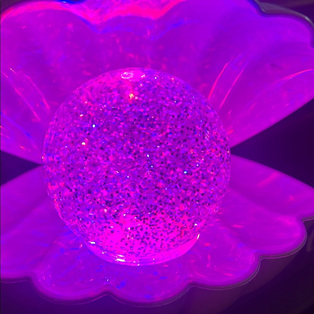 Glitter LED Color Changing Clam Shell Lamp - Green and Blue